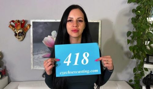 Sexy Areta Ridera shows off her hot body
